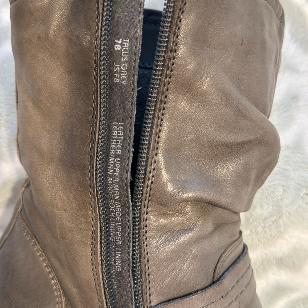 EUC - Woman’s Leather Grey Boots - Size 7 - Picture 11 of 11